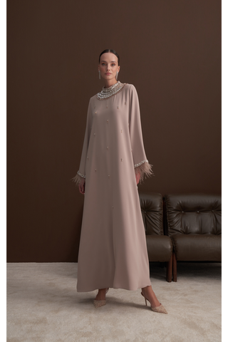 Kol Ucu ve Ön Yaka Boydan Taş İşleme Detaylı Elbise - bej