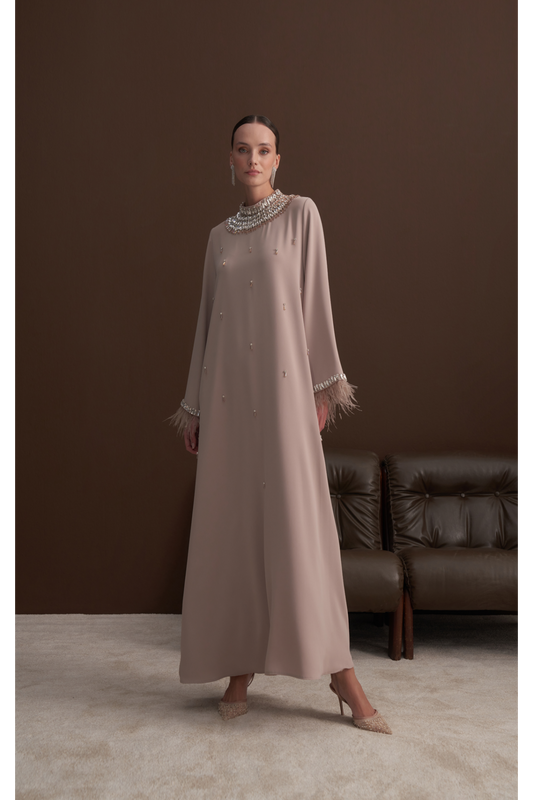 Kol Ucu ve Ön Yaka Boydan Taş İşleme Detaylı Elbise - bej