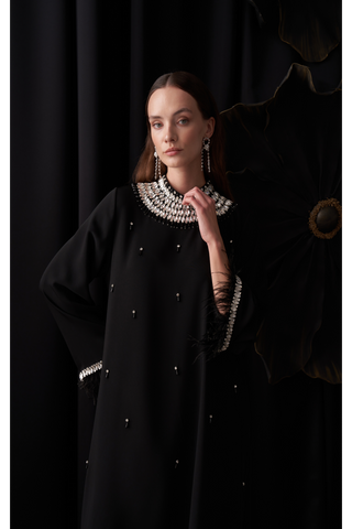 Kol Ucu ve Ön Yaka Boydan Taş İşleme Detaylı Elbise - siyah