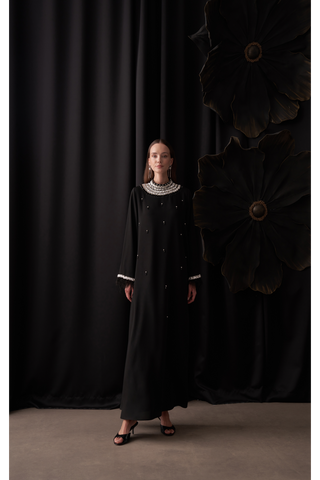 Kol Ucu ve Ön Yaka Boydan Taş İşleme Detaylı Elbise - siyah