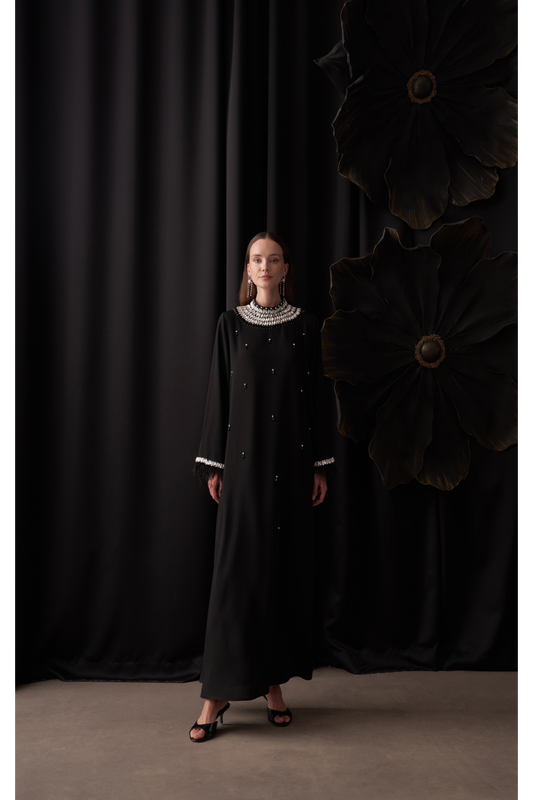 Kol Ucu ve Ön Yaka Boydan Taş İşleme Detaylı Elbise - siyah