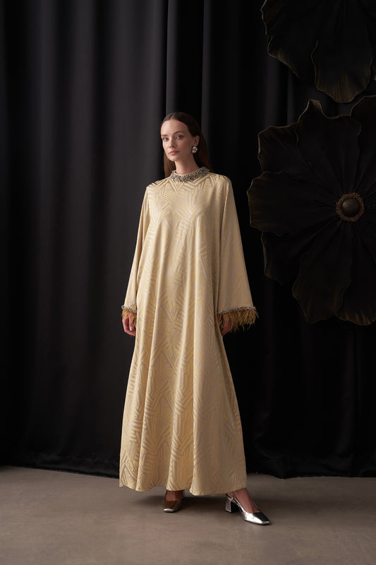 Yakası Taş ve Tüy Detaylı Elbise - Sarı