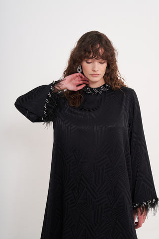 Yakası Taş ve Tüy Detaylı Elbise - Siyah