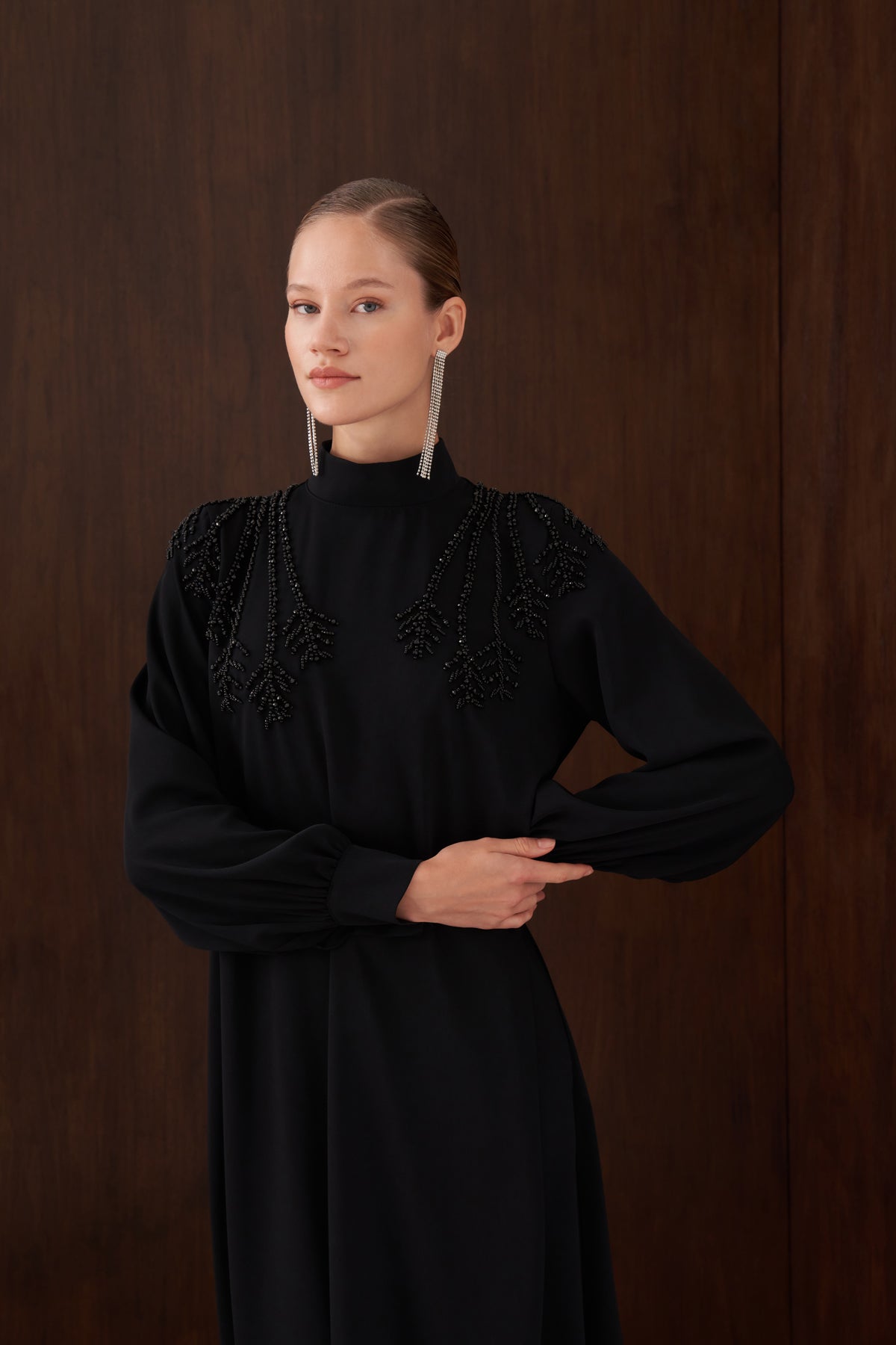 Omuz El İşi Boncuk İşleme Detaylı Elbise - siyah