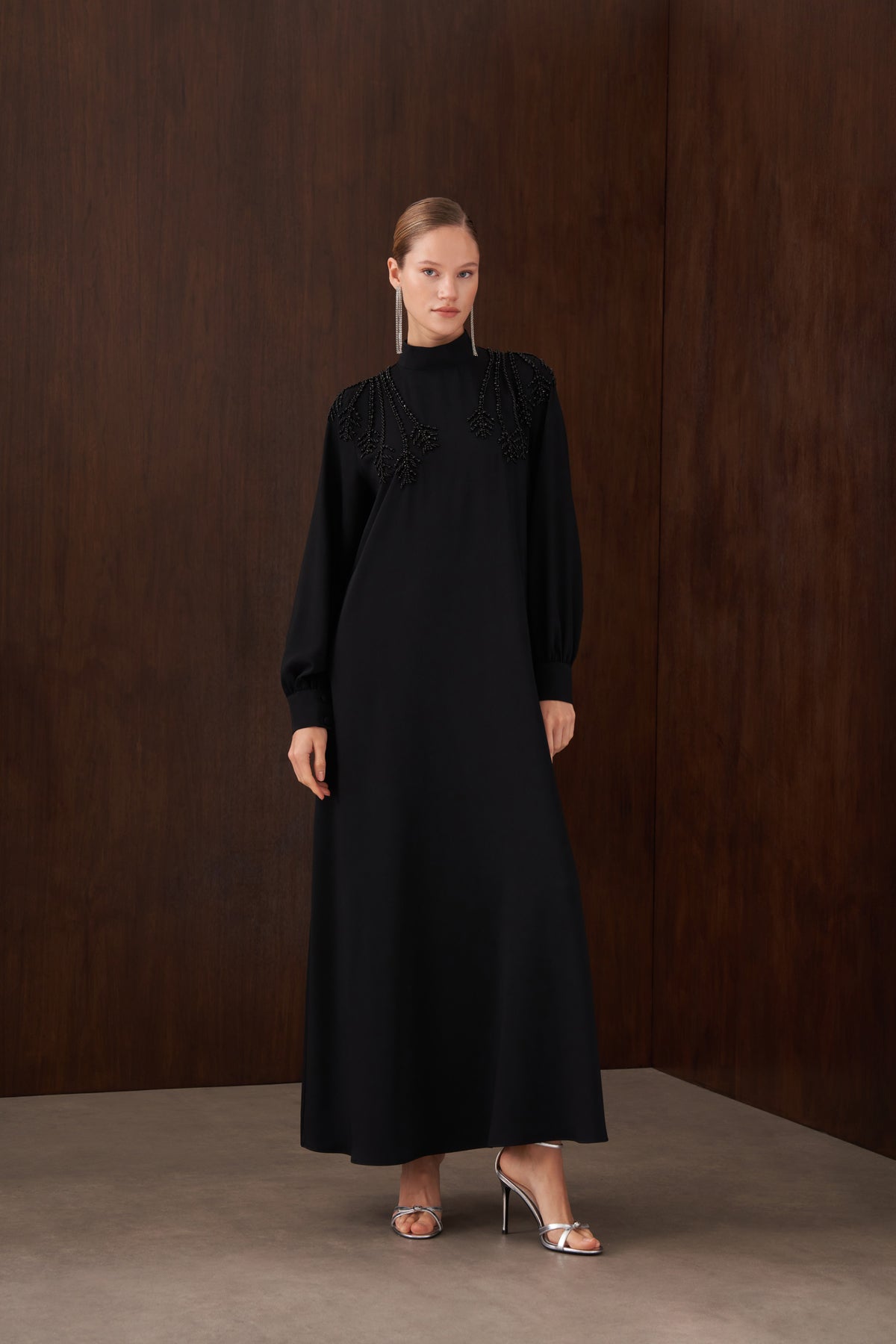 Omuz El İşi Boncuk İşleme Detaylı Elbise - siyah