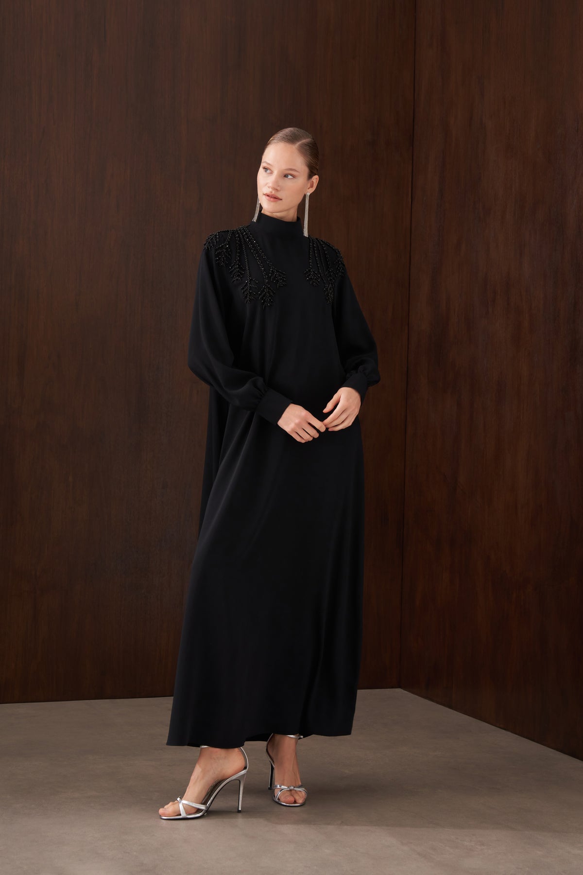 Omuz El İşi Boncuk İşleme Detaylı Elbise - siyah
