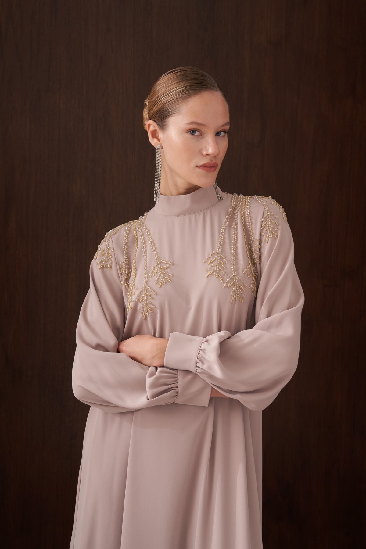 Omuz El İşi Boncuk İşleme Detaylı Elbise - bej