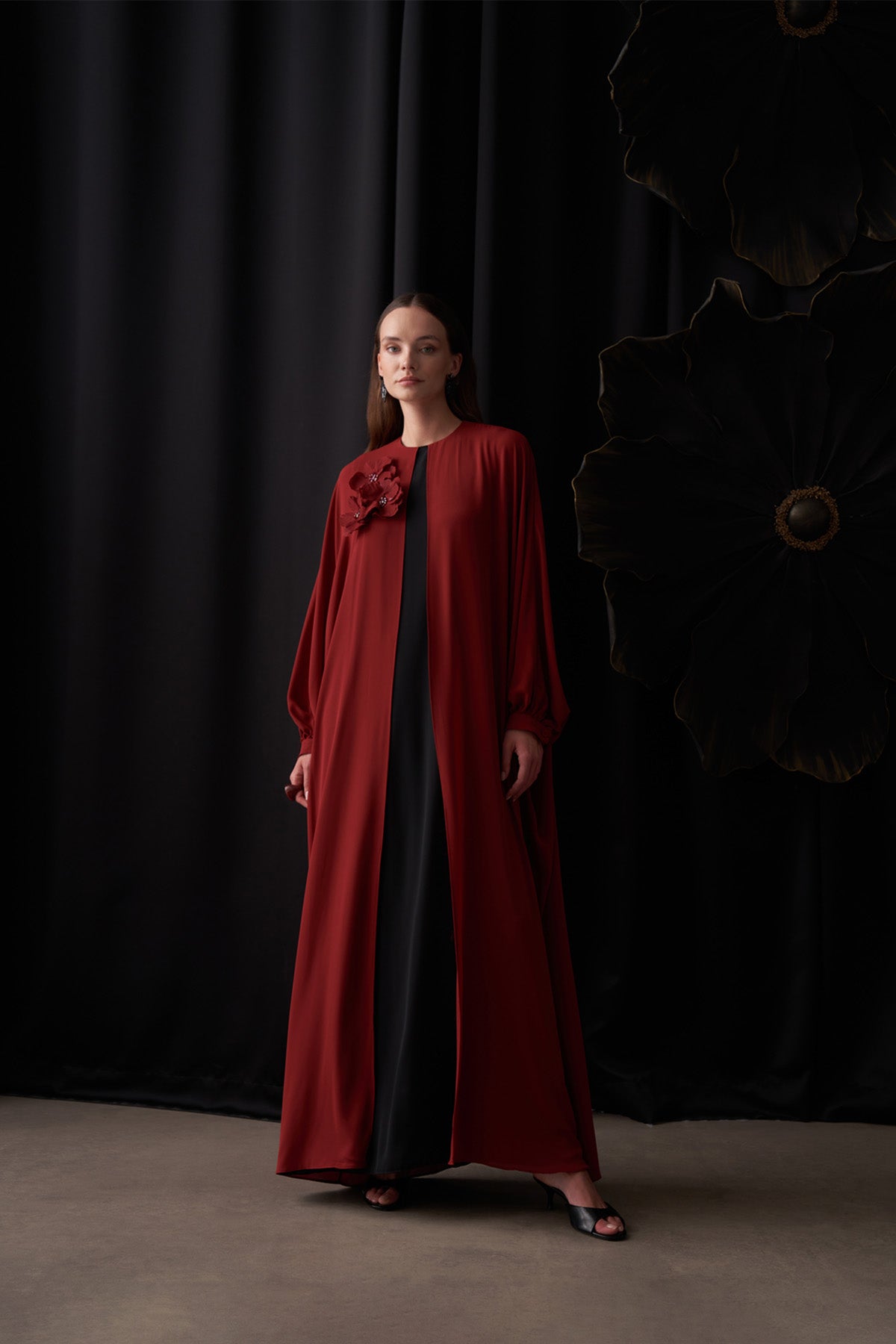 Çiçek Aksesuar Detaylı Şifon Elbise - bordo