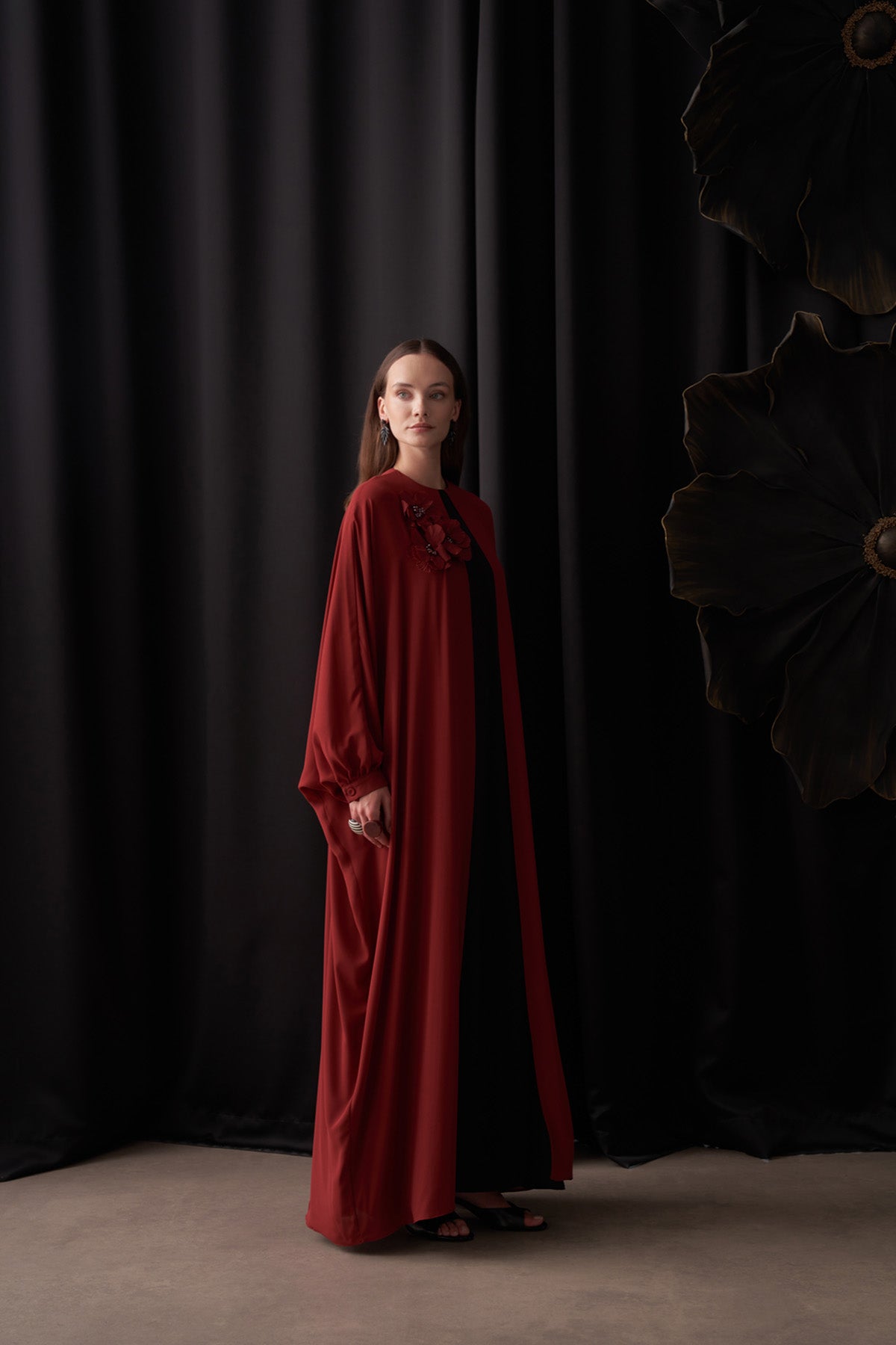 Çiçek Aksesuar Detaylı Şifon Elbise - bordo