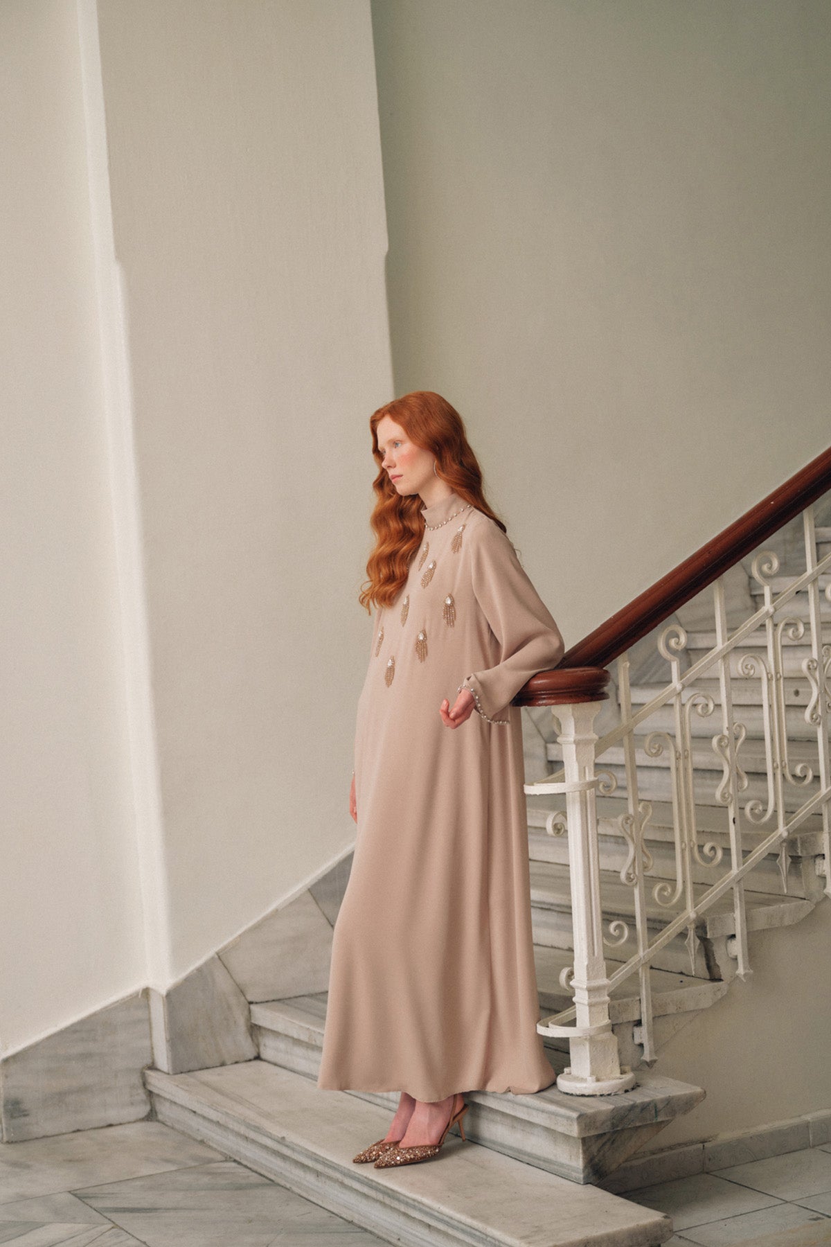 Özel Taş ve Boncuk Detaylı Elbise - bej