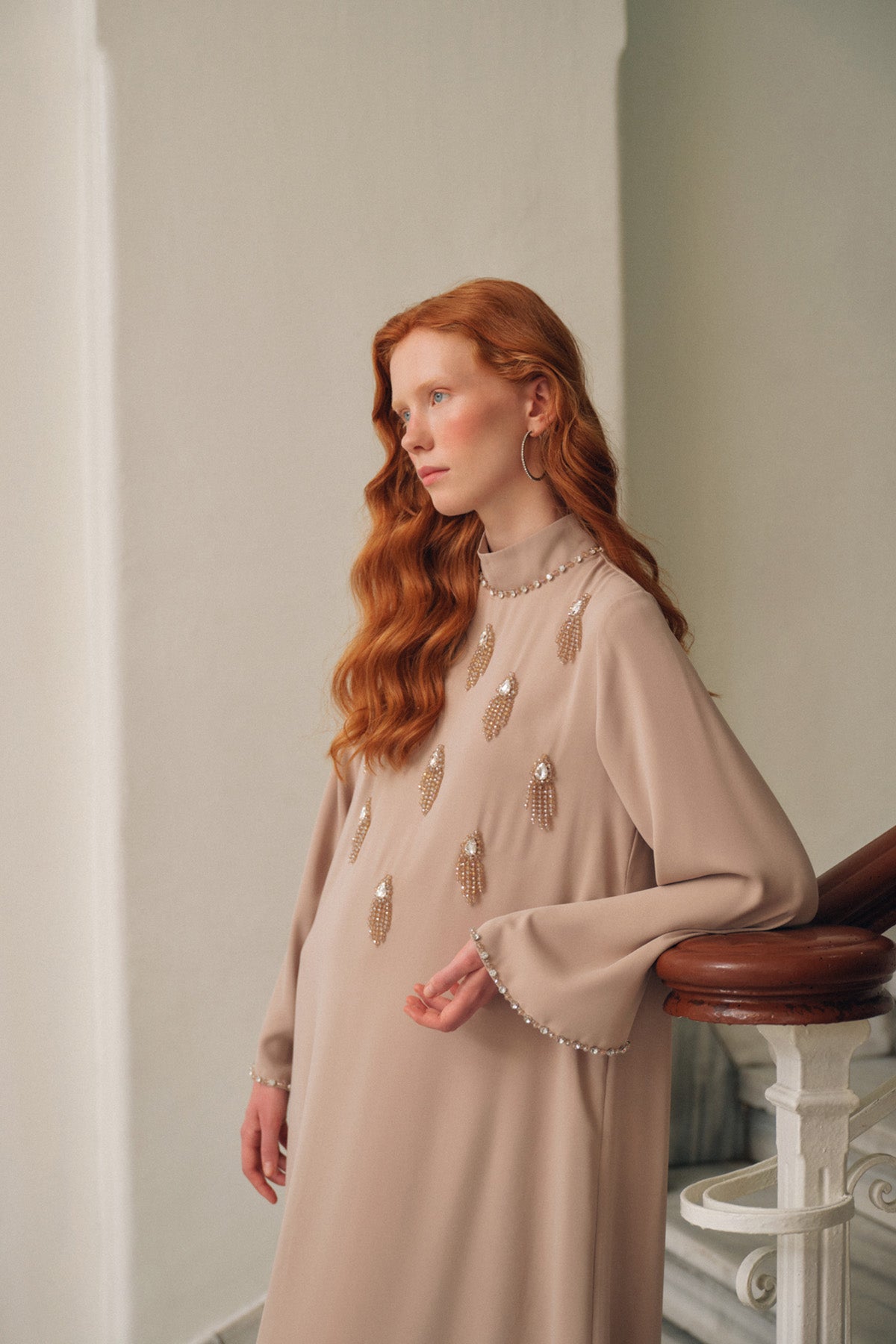 Özel Taş ve Boncuk Detaylı Elbise - bej