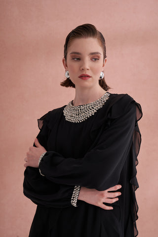 Kol ve Yaka Taş Detaylı Önü Boydan Fırfırlı Elbise - siyah