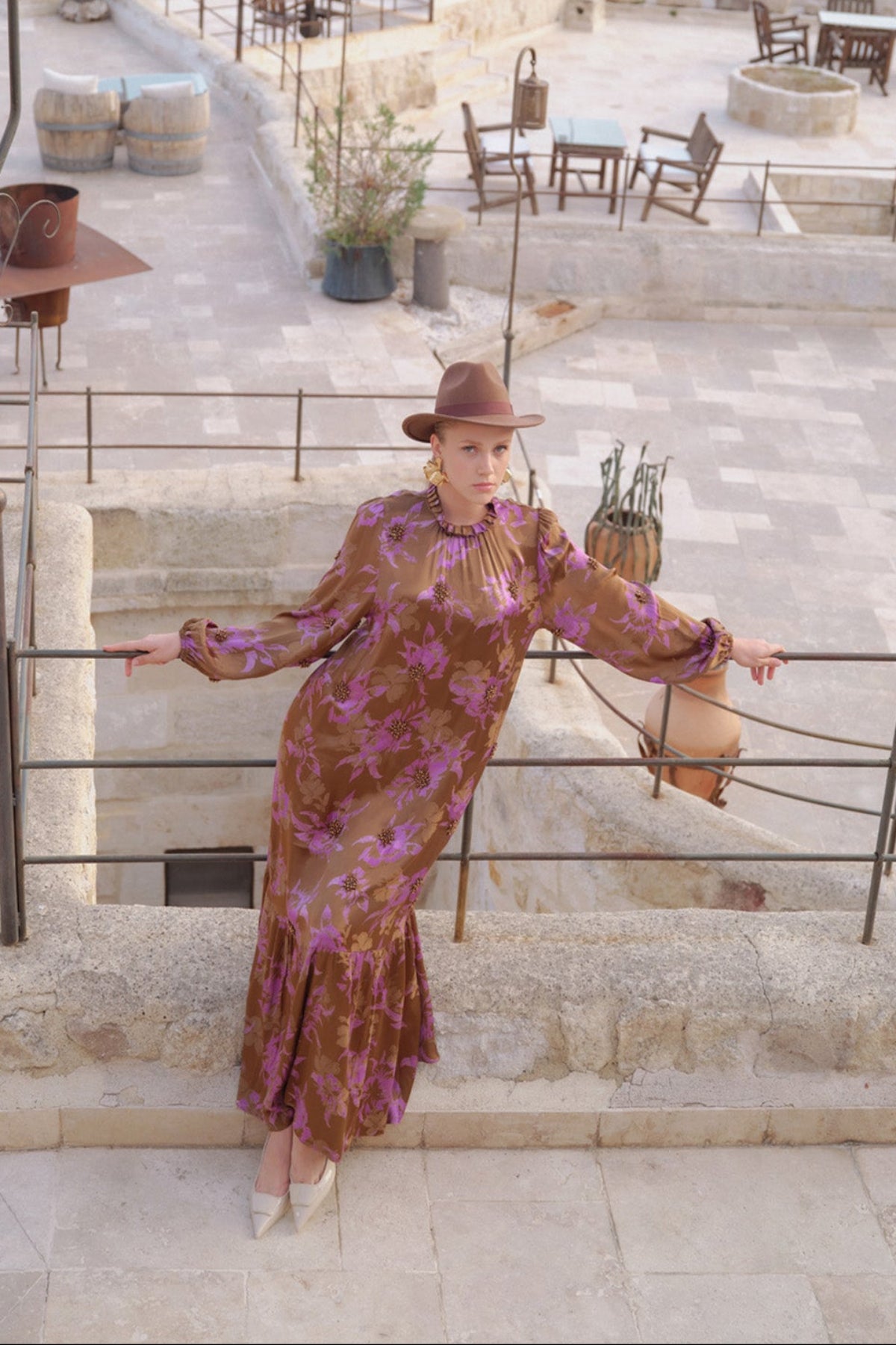 Yaka Fırfır Detaylı Boncuk İşleme Jakarlı Elbise - camel