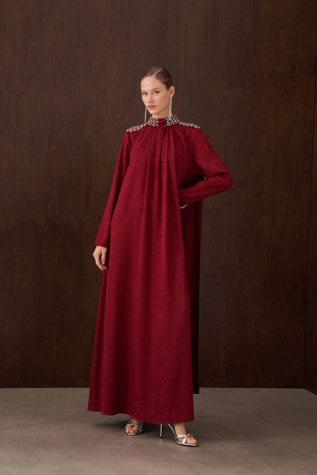 Jakar İpek Kumaş Hakim Yaka Elişi Detaylı Elbise - bordo
