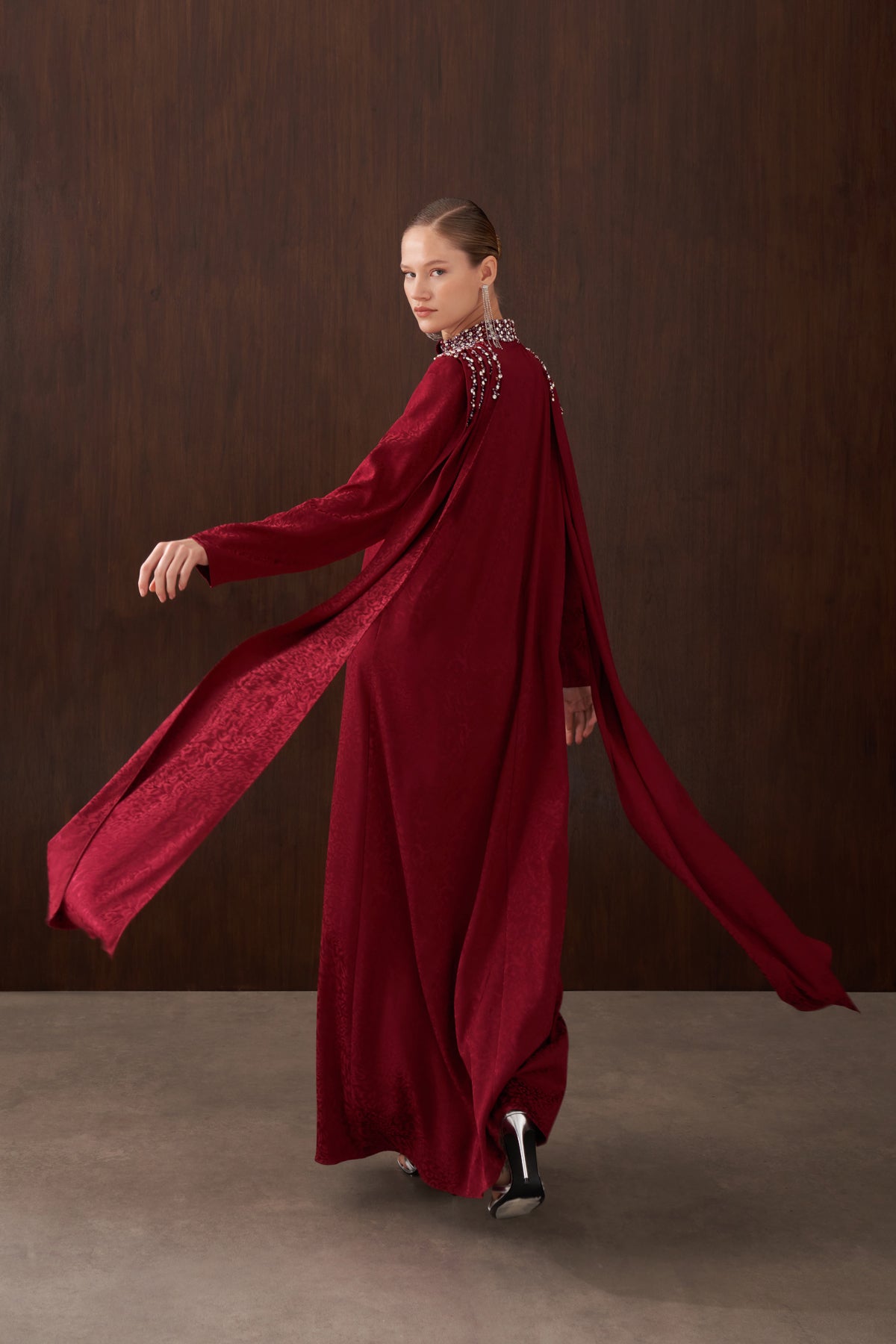 Jakar İpek Kumaş Hakim Yaka Elişi Detaylı Elbise - bordo