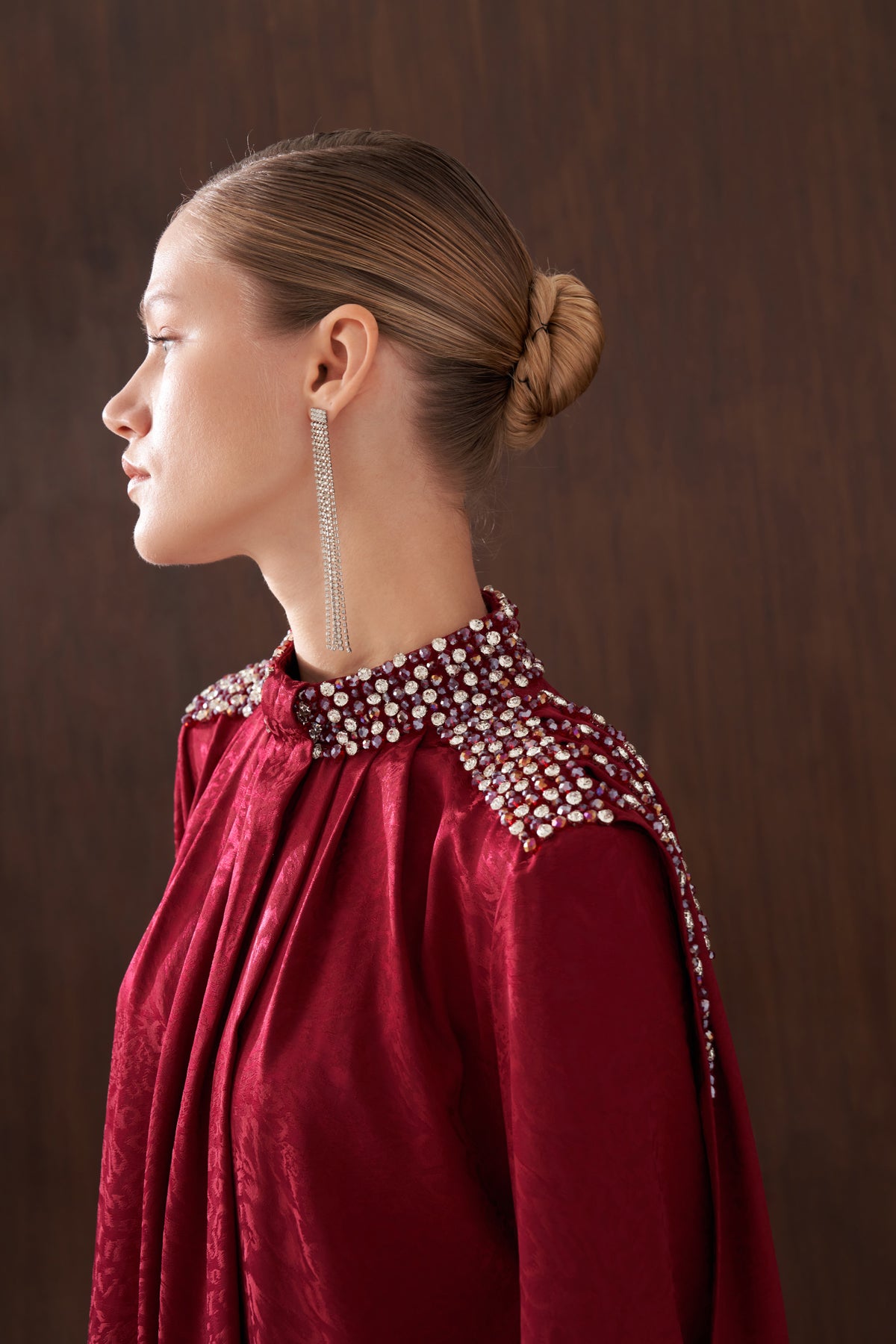 Jakar İpek Kumaş Hakim Yaka Elişi Detaylı Elbise - bordo