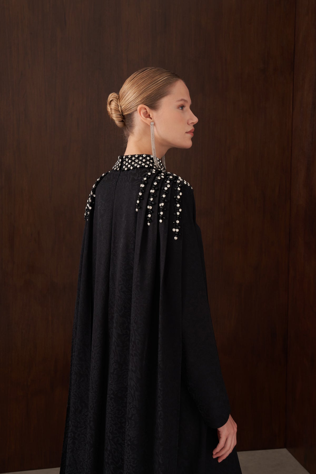 Jakar İpek Kumaş Hakim Yaka Elişi Detaylı Elbise - siyah