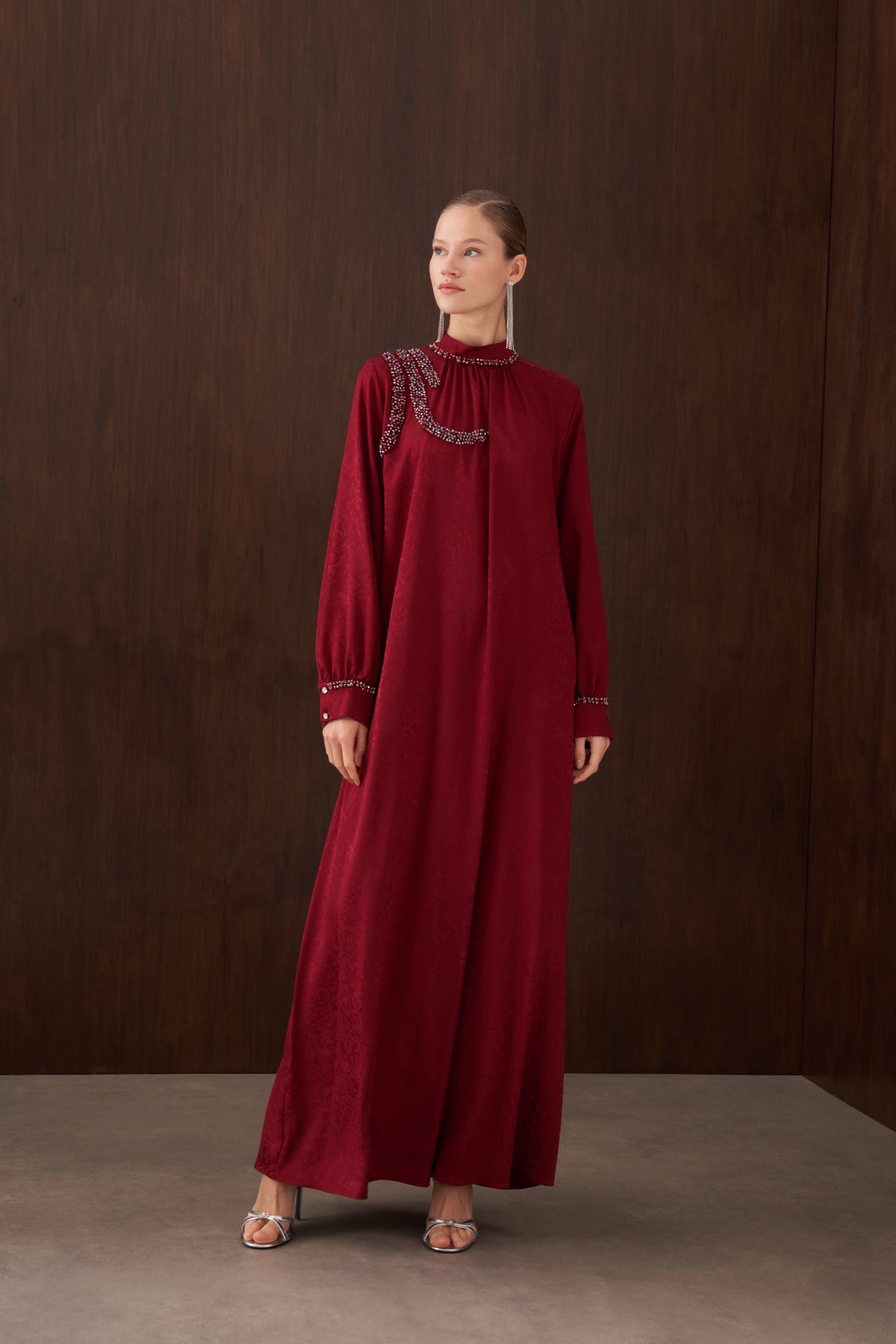 Jakar İpek Kumaş Omuzu Elişi Detaylı Elbise - bordo