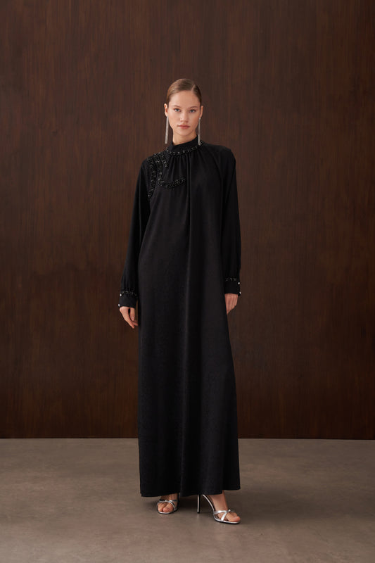 Jakar İpek Kumaş Omuzu Elişi Detaylı Elbise - siyah