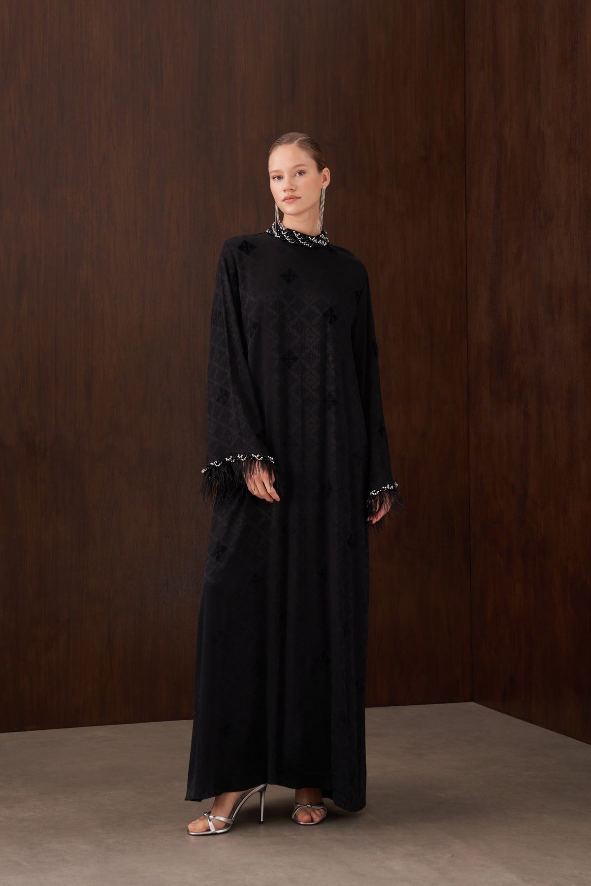Taş ve Tüy Detaylı Jakarlı Elbise - siyah