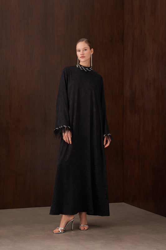 Taş ve Tüy Detaylı Jakarlı Elbise