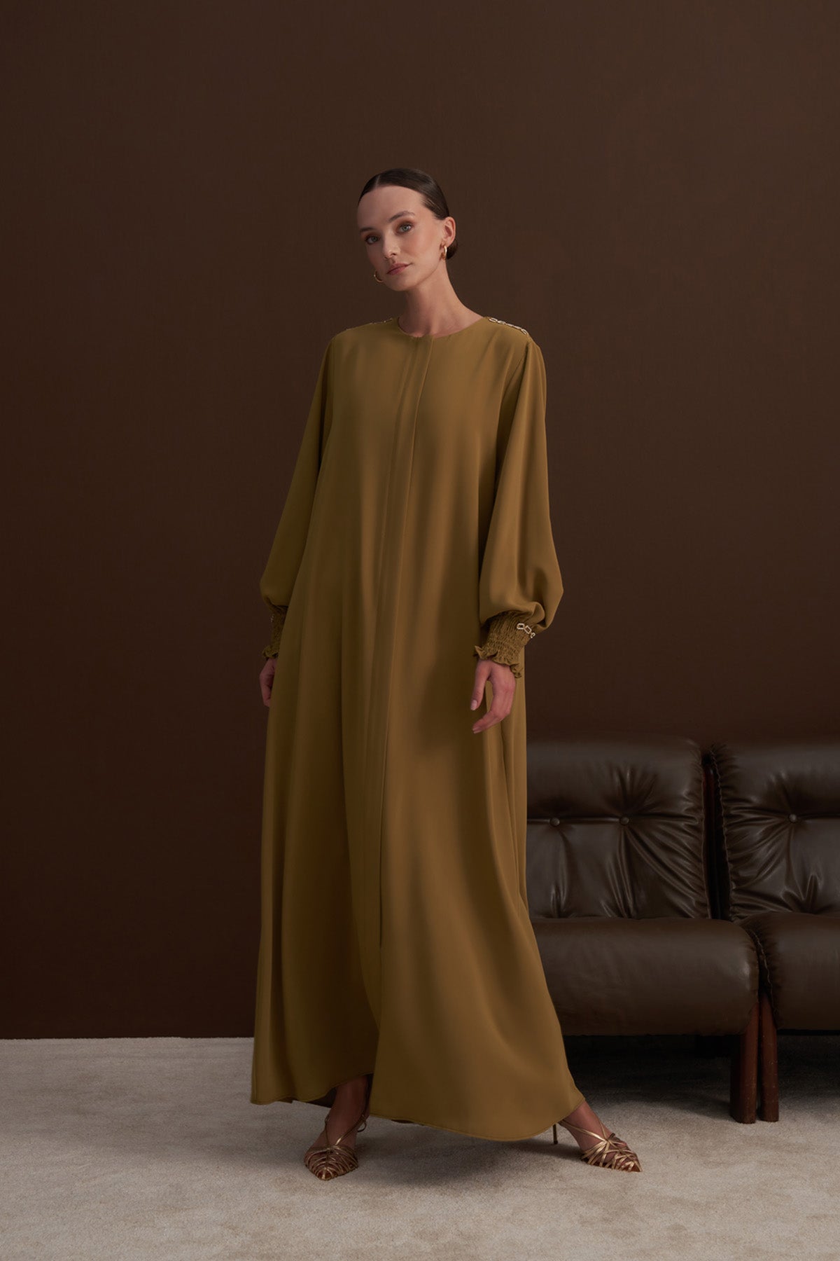 Kol Uçları ve Omuzda Zincir Taş Detaylı Ferace - yağ yeşil