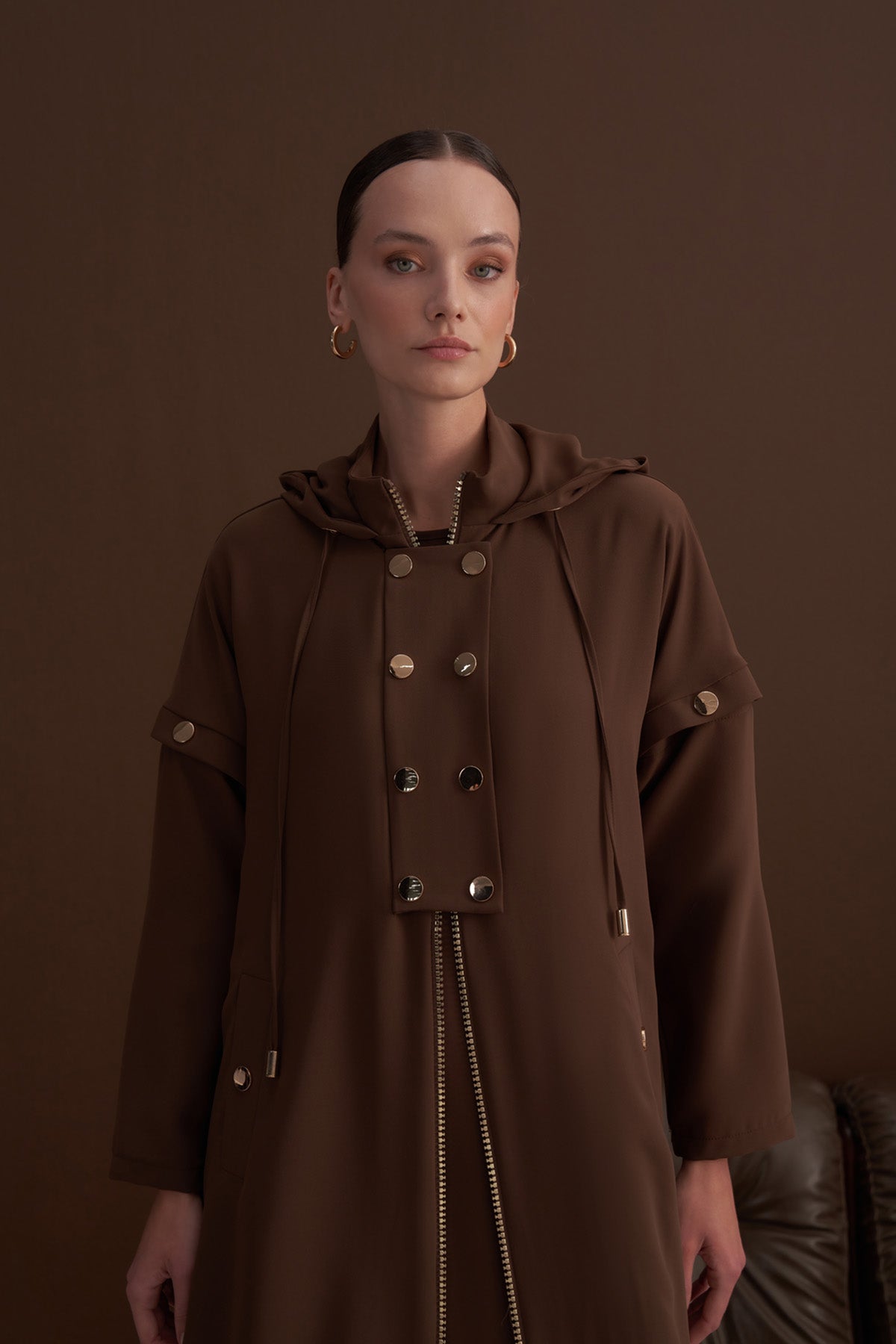 Ön Patlı ve Fermuarlı Kol Detaylı Kapüşonlu Ferace - kahve