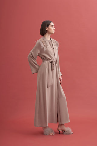 Omuzu Tüy Detaylı Abaya