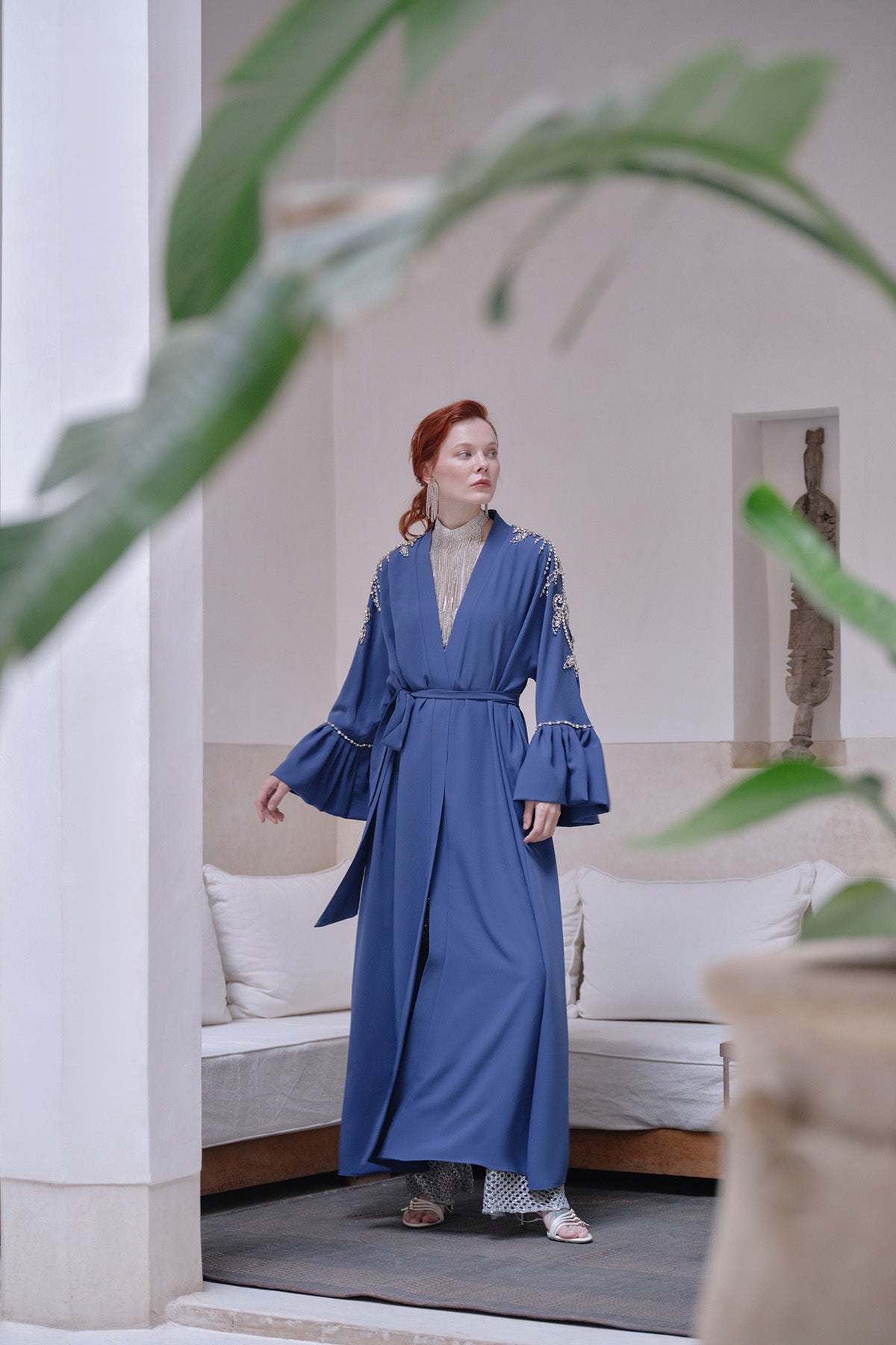 Balon Kol Omuzu Taş Detaylı Abaya - indigo