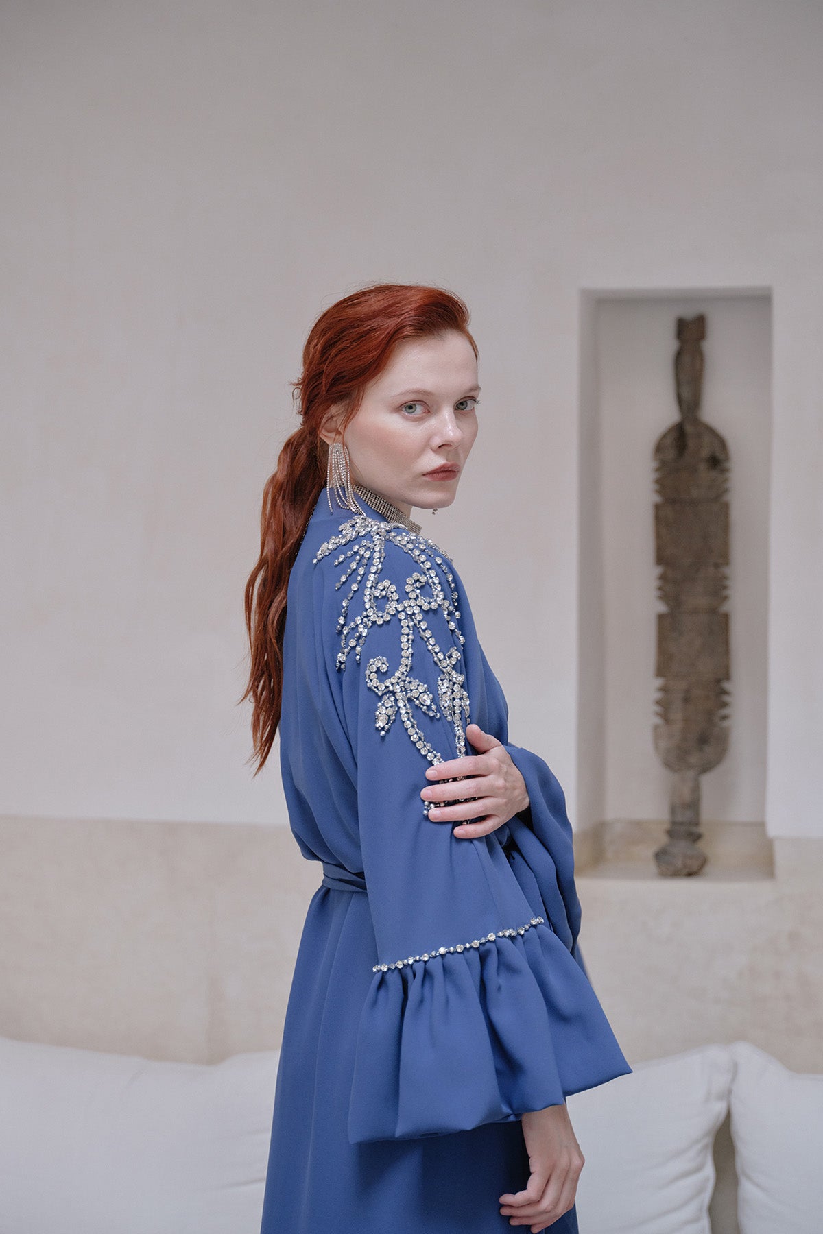 Balon Kol Omuzu Taş Detaylı Abaya - indigo