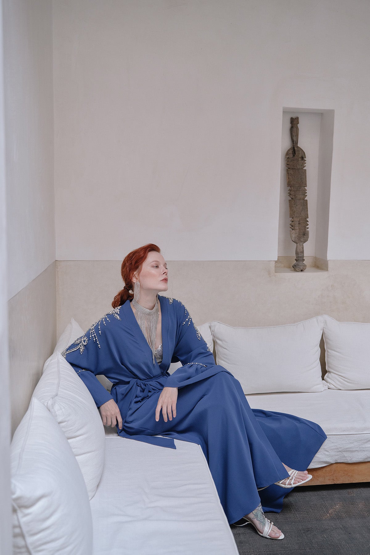 Balon Kol Omuzu Taş Detaylı Abaya - indigo