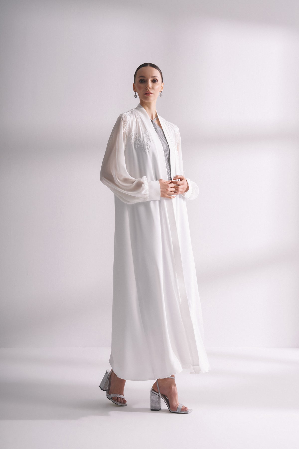 Kolları Şifon Omuzları İşlemeli Abaya - Ekru