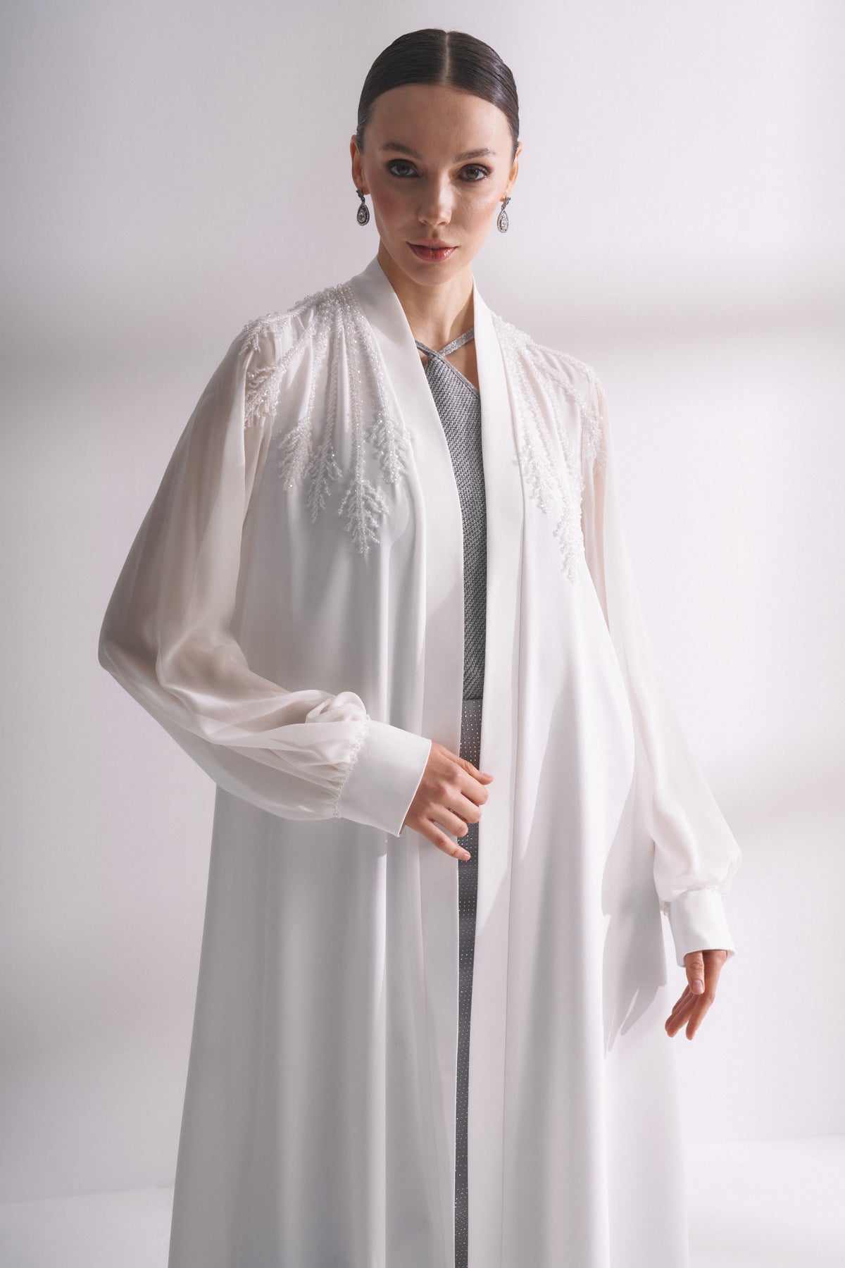 Kolları Şifon Omuzları İşlemeli Abaya - Ekru