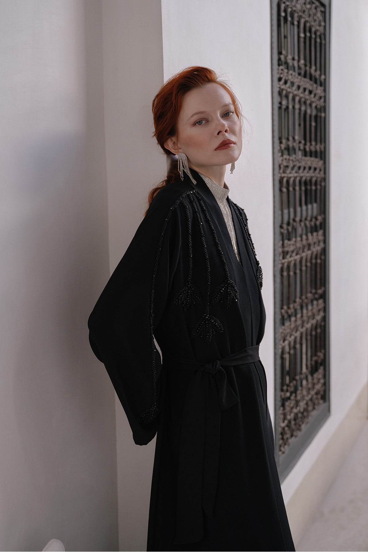 Önü Ve Kolları Taş İşlemeli Abaya - Siyah