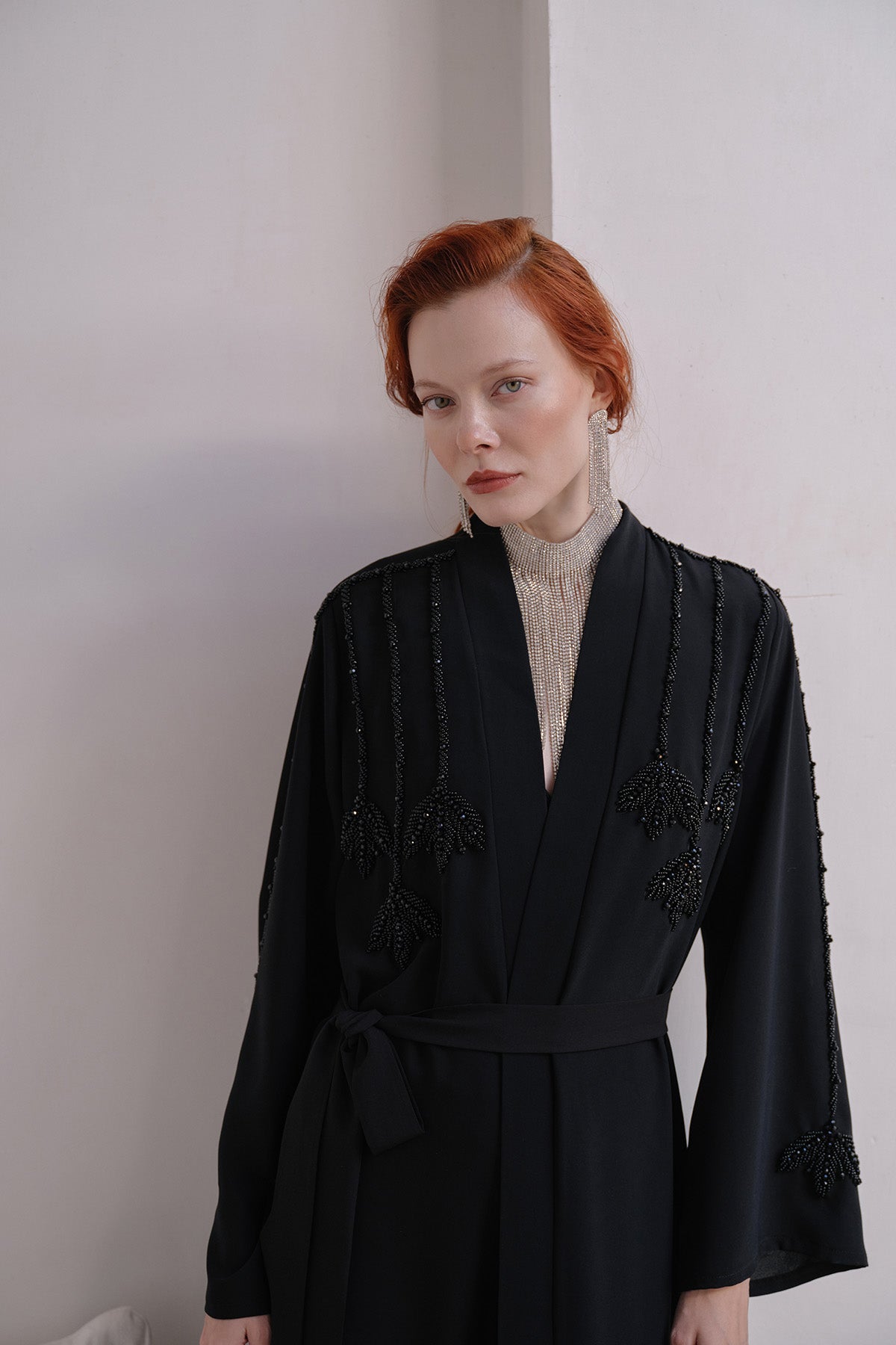 Önü Ve Kolları Taş İşlemeli Abaya - Siyah