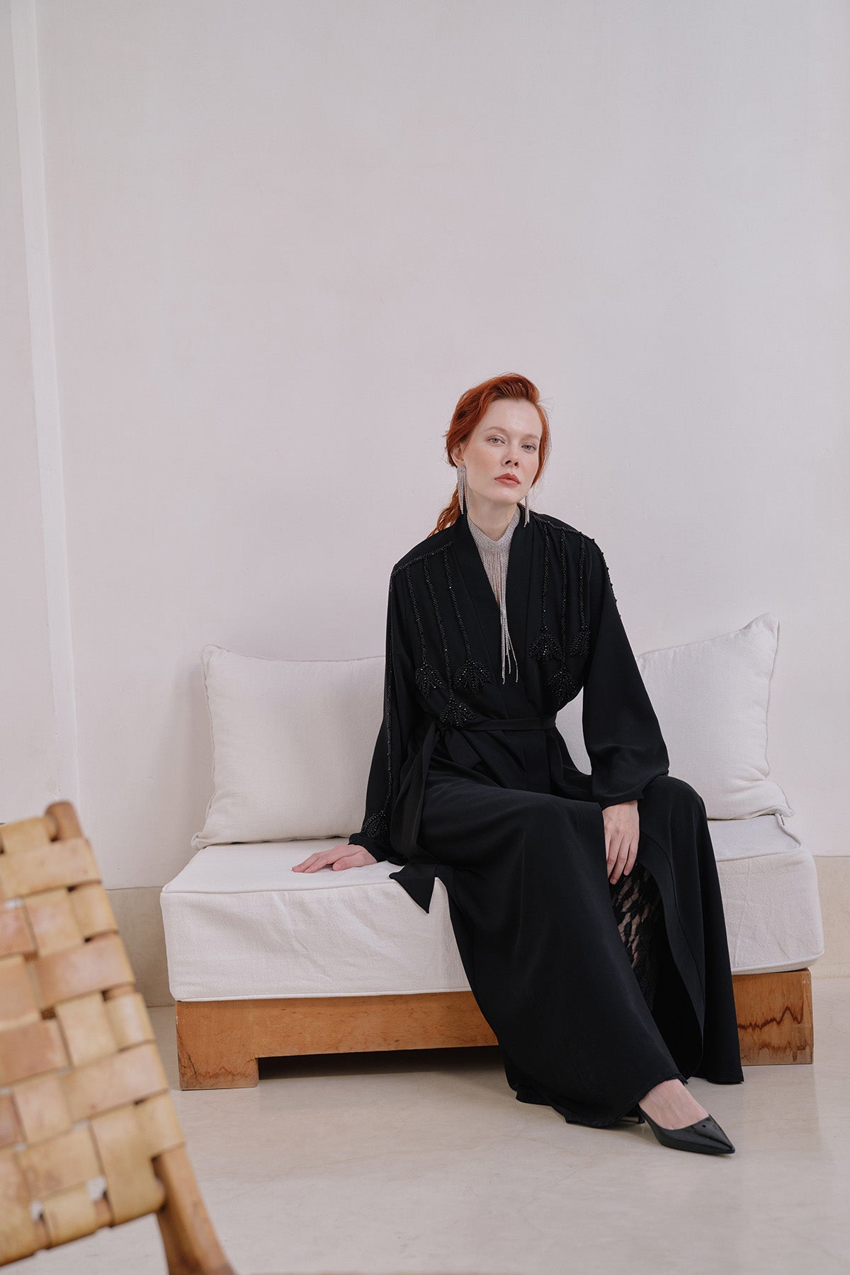 Önü Ve Kolları Taş İşlemeli Abaya - Siyah