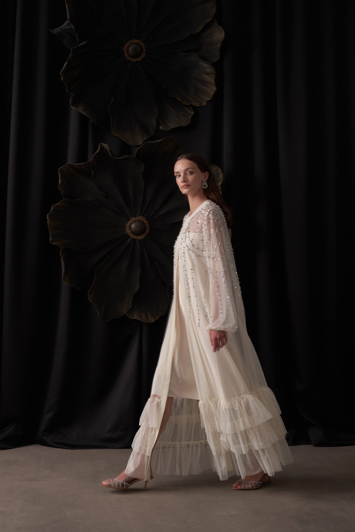 Taş Yapıştırma ve Çakım Detaylı Tül Abaya - krem