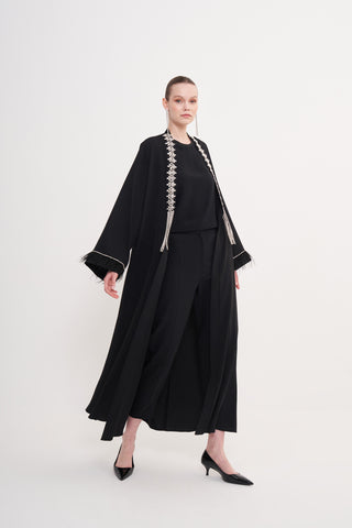 Önü Sarkık Taşlı Kolları Tüy Detaylı Abaya - siyah