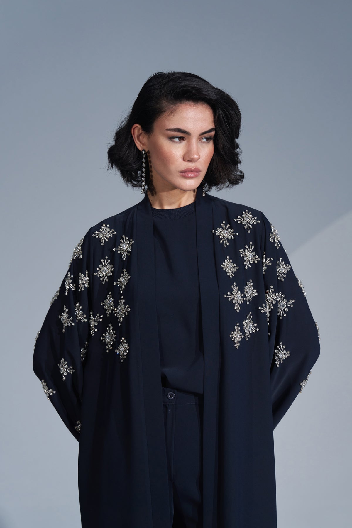 Kolları ve Önlerinde El İşi Taş Detaylı Abaya - lacivert