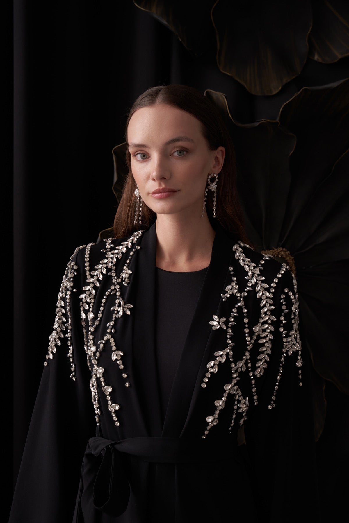 Kol Ucunda ve Yan Omuzdan Taş İşleme Detaylı Abaya - siyah