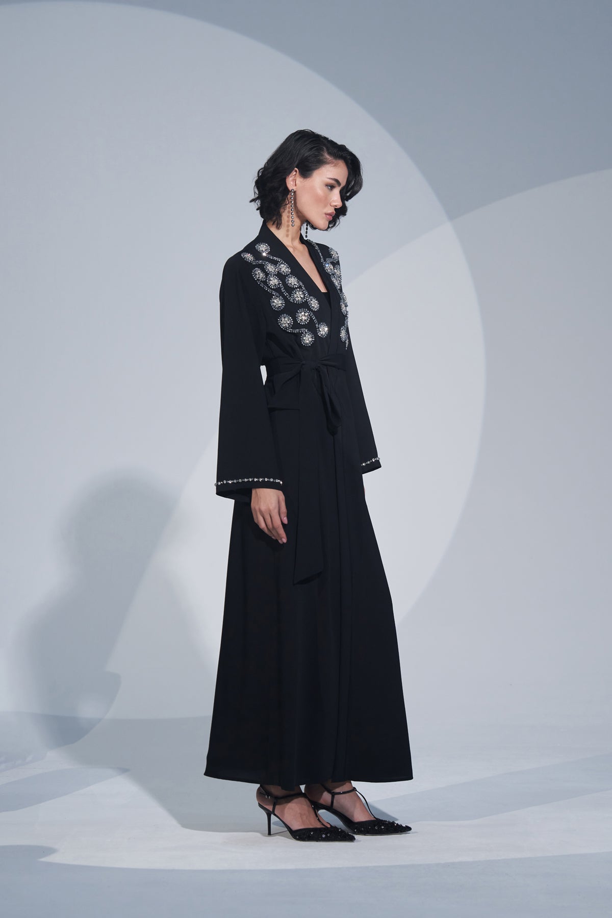 Omuzdan Aşağı El İşleme Detaylı Pervazlı Abaya - siyah