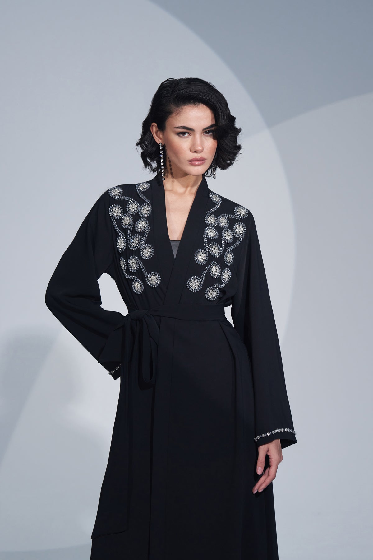 Omuzdan Aşağı El İşleme Detaylı Pervazlı Abaya - siyah