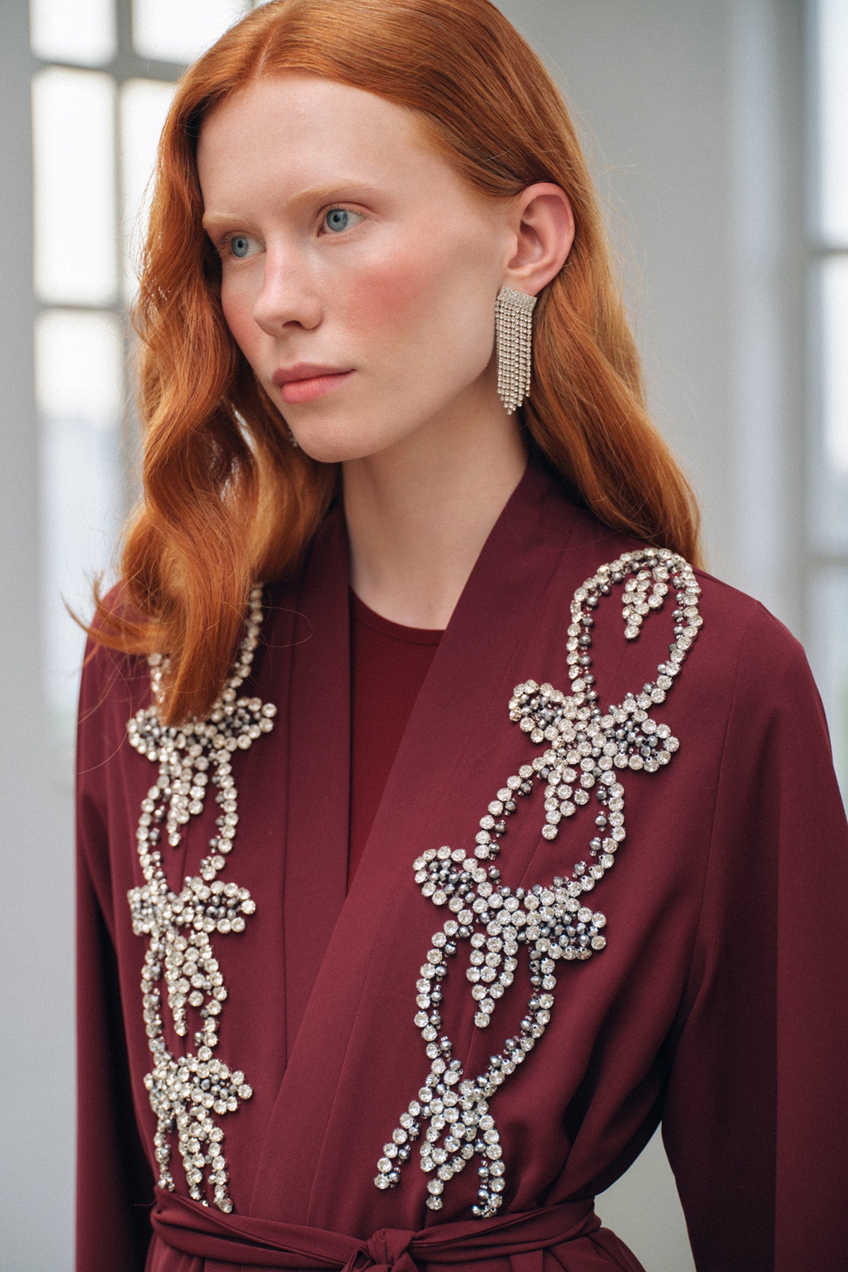 Omuz Boncuk İşleme Detaylı Etek Yanları Şifonlu Abaya - bordo