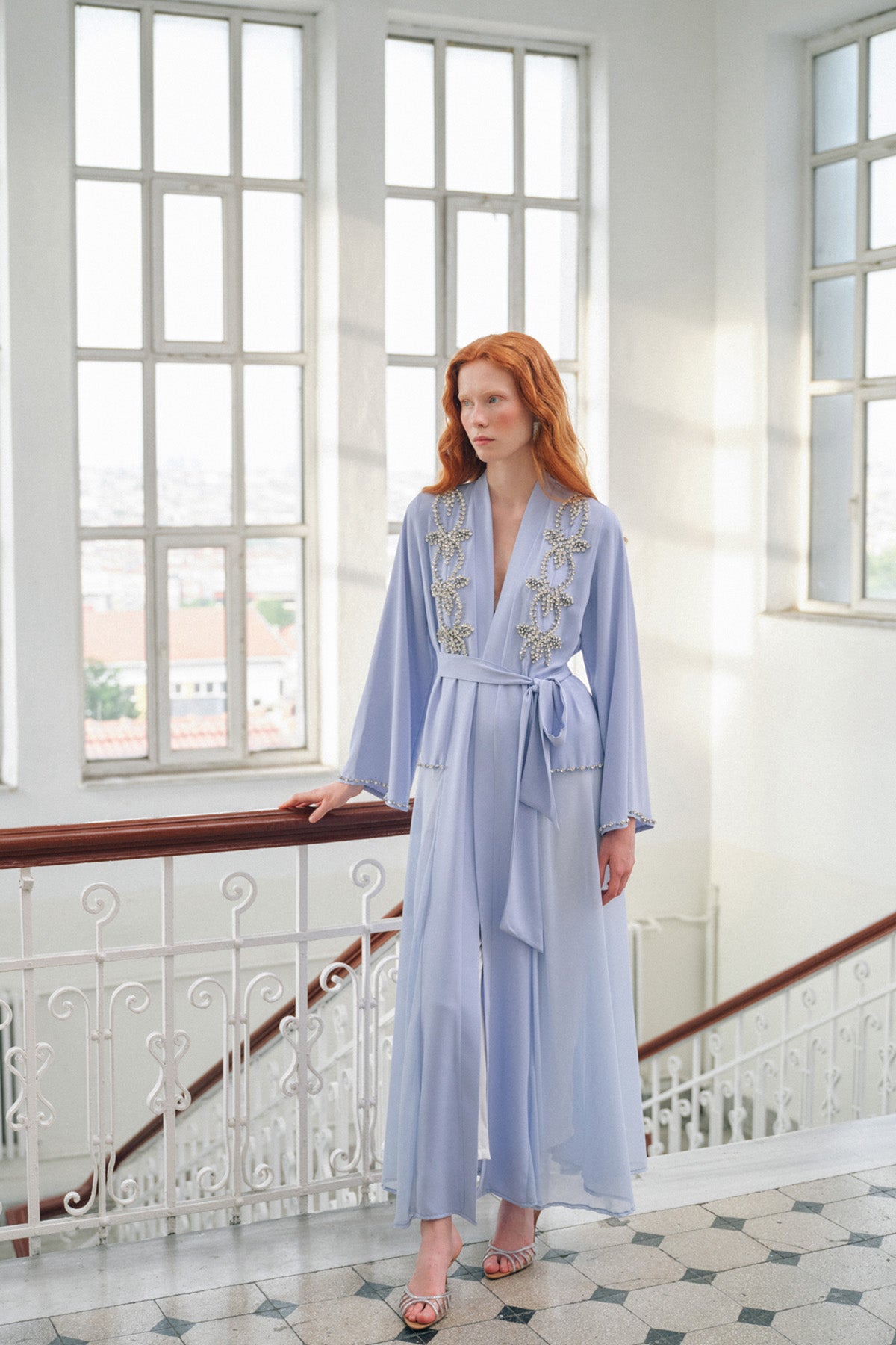 Omuz Boncuk İşleme Detaylı Etek Yanları Şifonlu Abaya - mavi