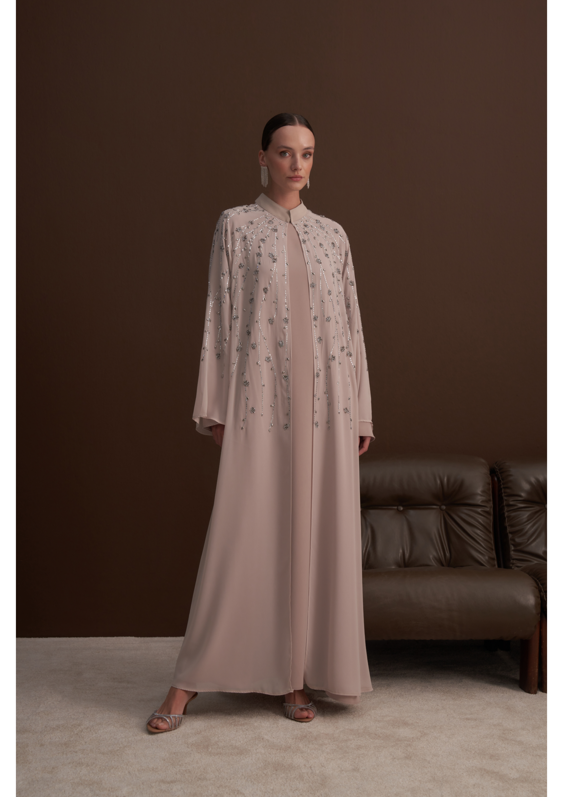 Taş Baskılı Gümüş Boncuk Detaylı Abaya - Bej
