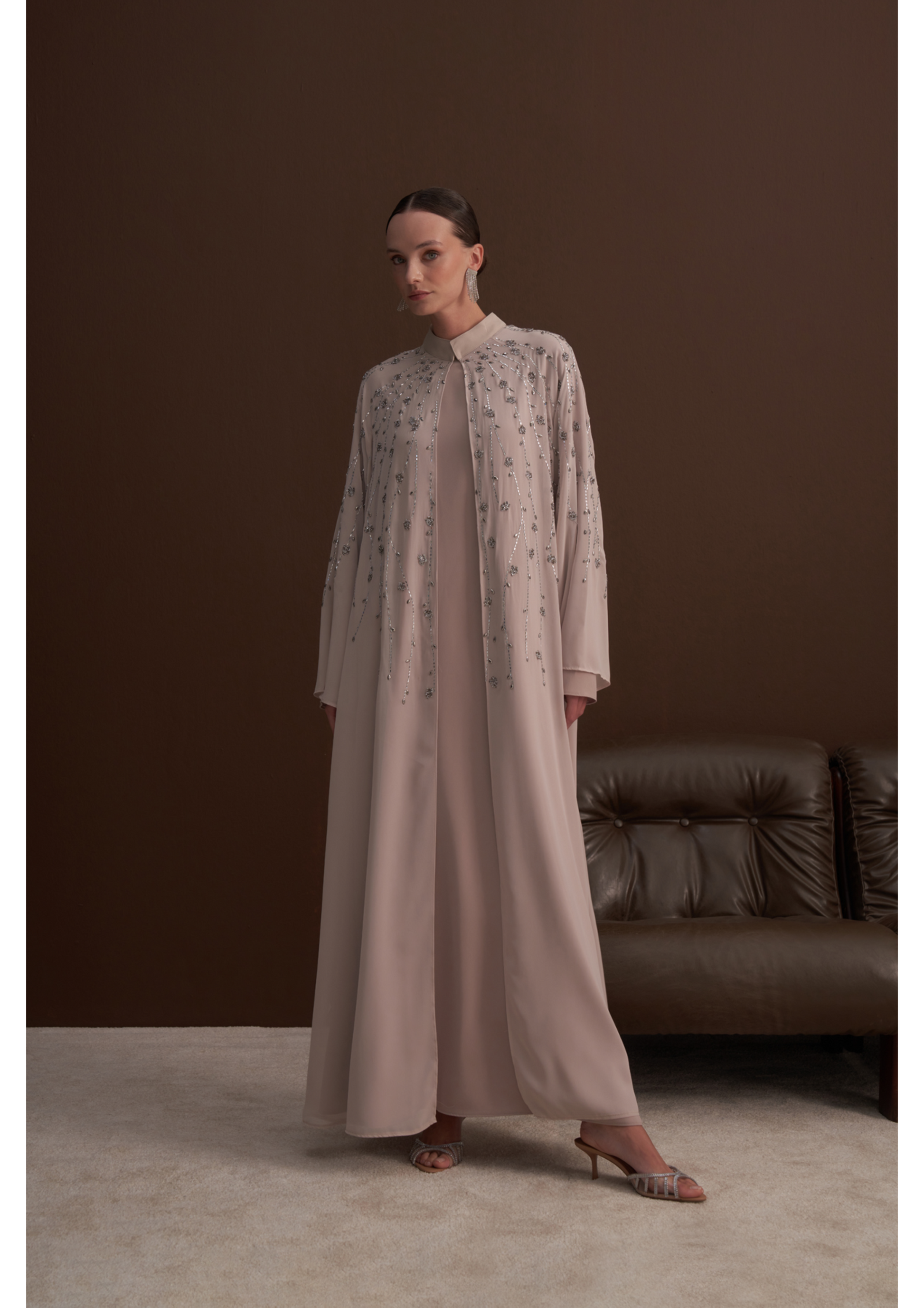 Taş Baskılı Gümüş Boncuk Detaylı Abaya - Bej