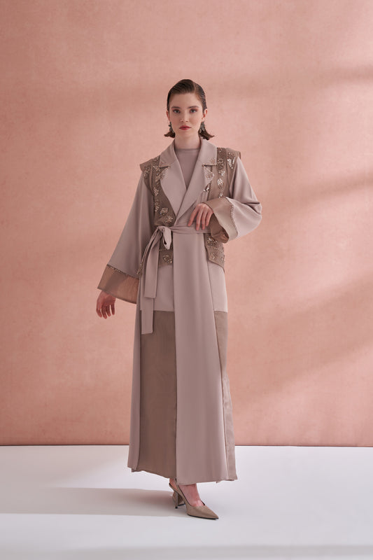 Boncuk İşleme Detaylı Organze Ceket Yaka Abaya - bej