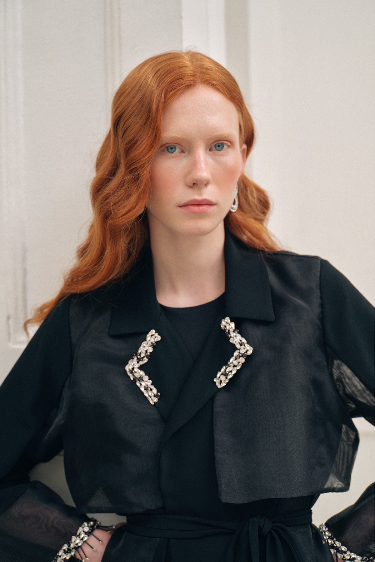 Yaka ve Kol Uçları Taş İşleme Detaylı Ceket Yaka Abaya - siyah