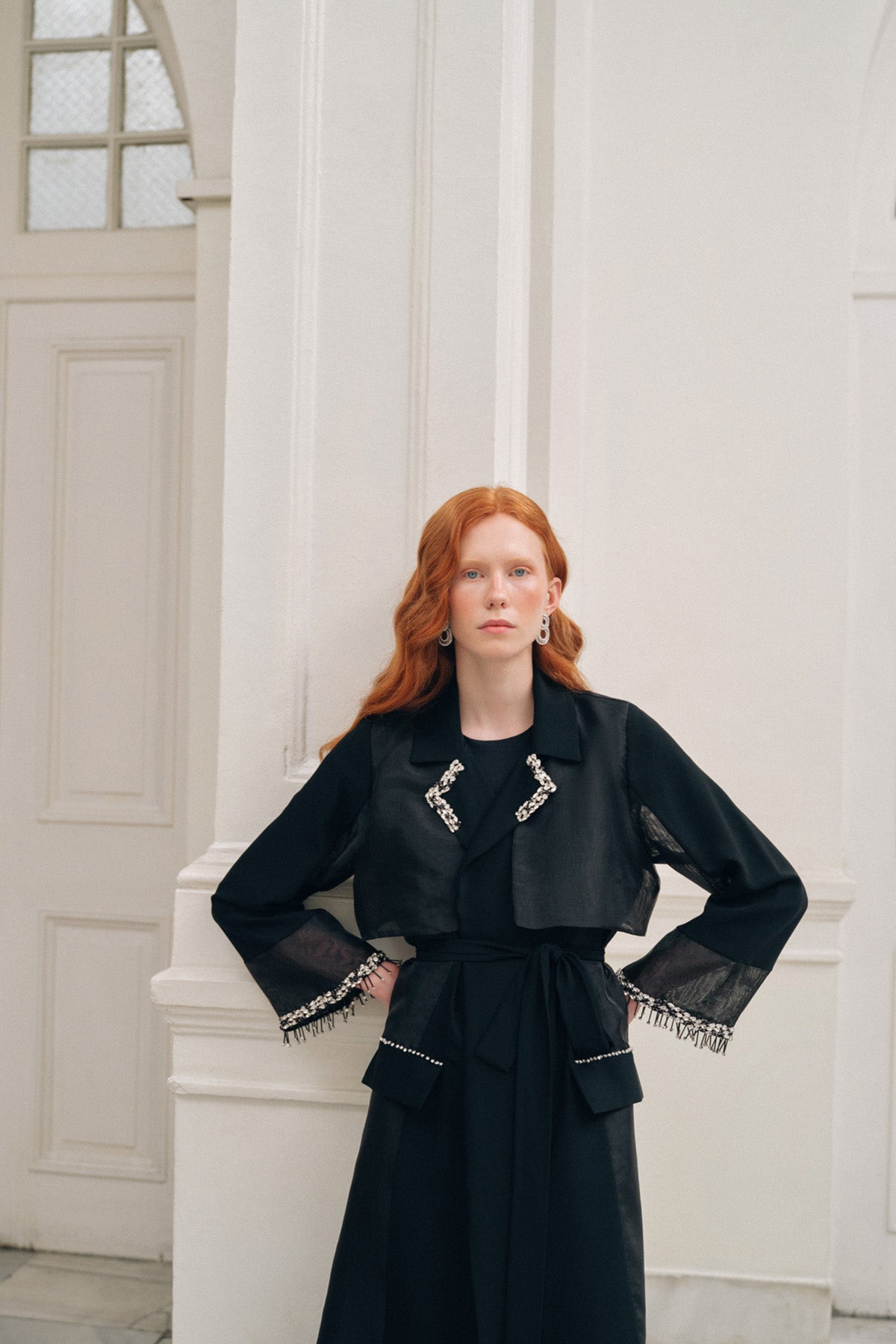 Yaka ve Kol Uçları Taş İşleme Detaylı Ceket Yaka Abaya - siyah