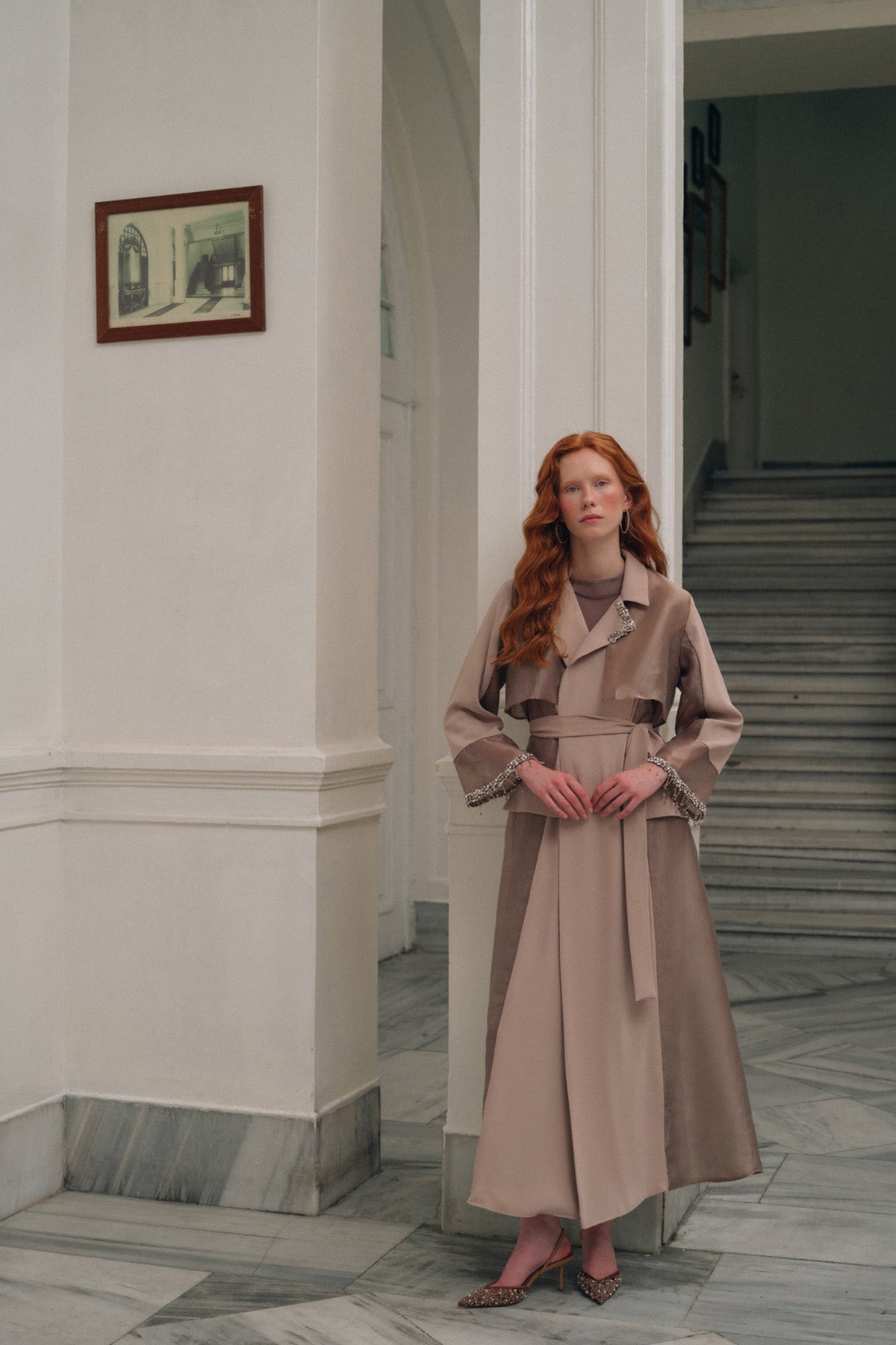 Yaka ve Kol Uçları Taş İşleme Detaylı Ceket Yaka Abaya - bej